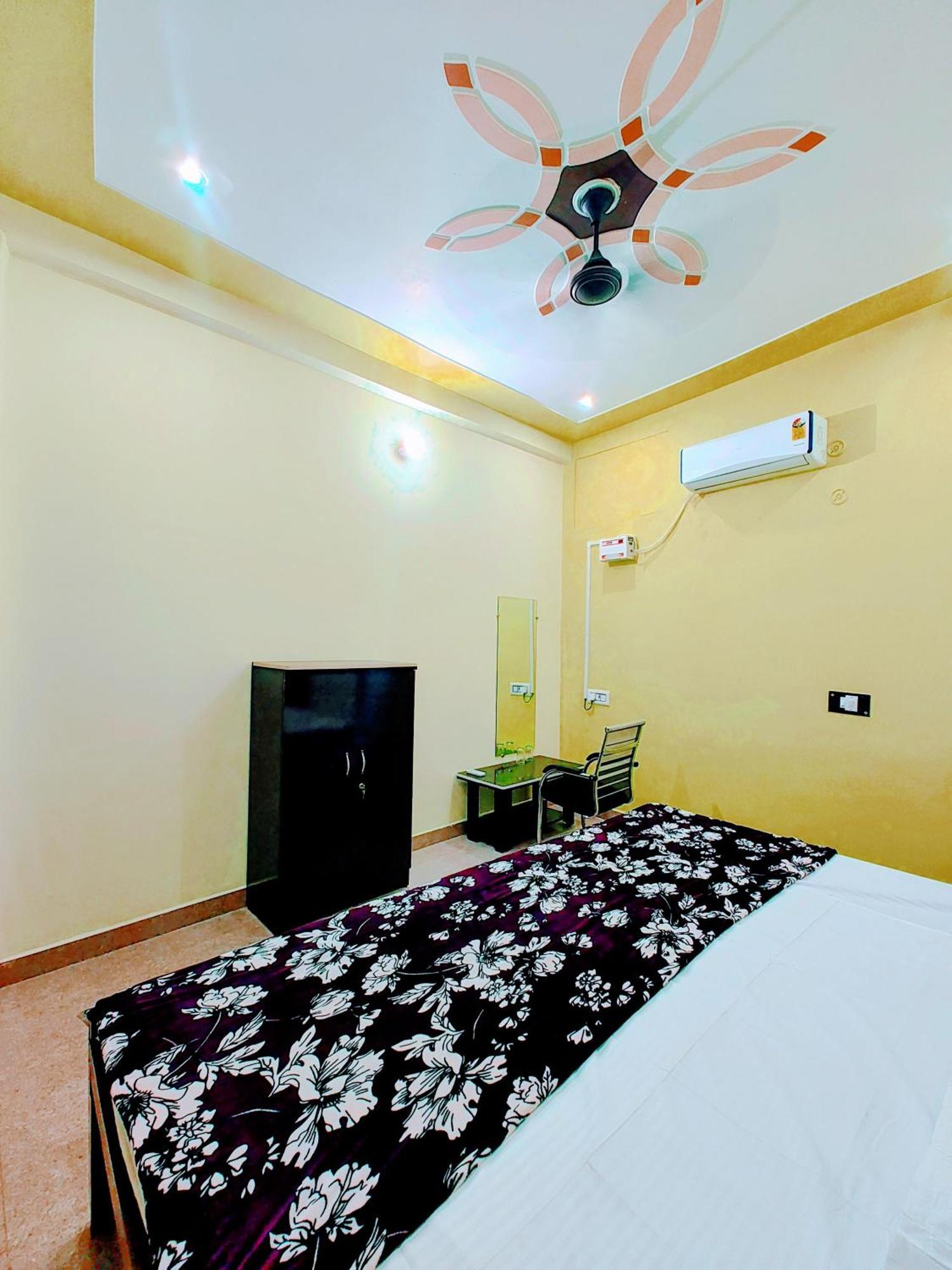 Hotel Raghukul Ayodhya Εξωτερικό φωτογραφία