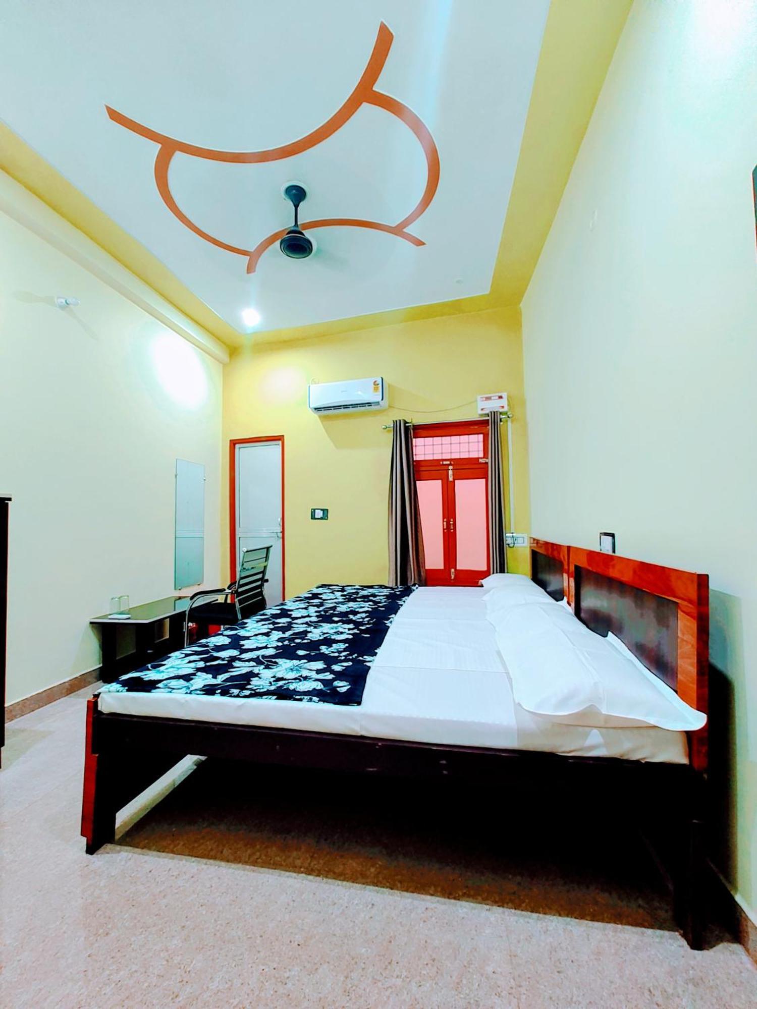Hotel Raghukul Ayodhya Εξωτερικό φωτογραφία