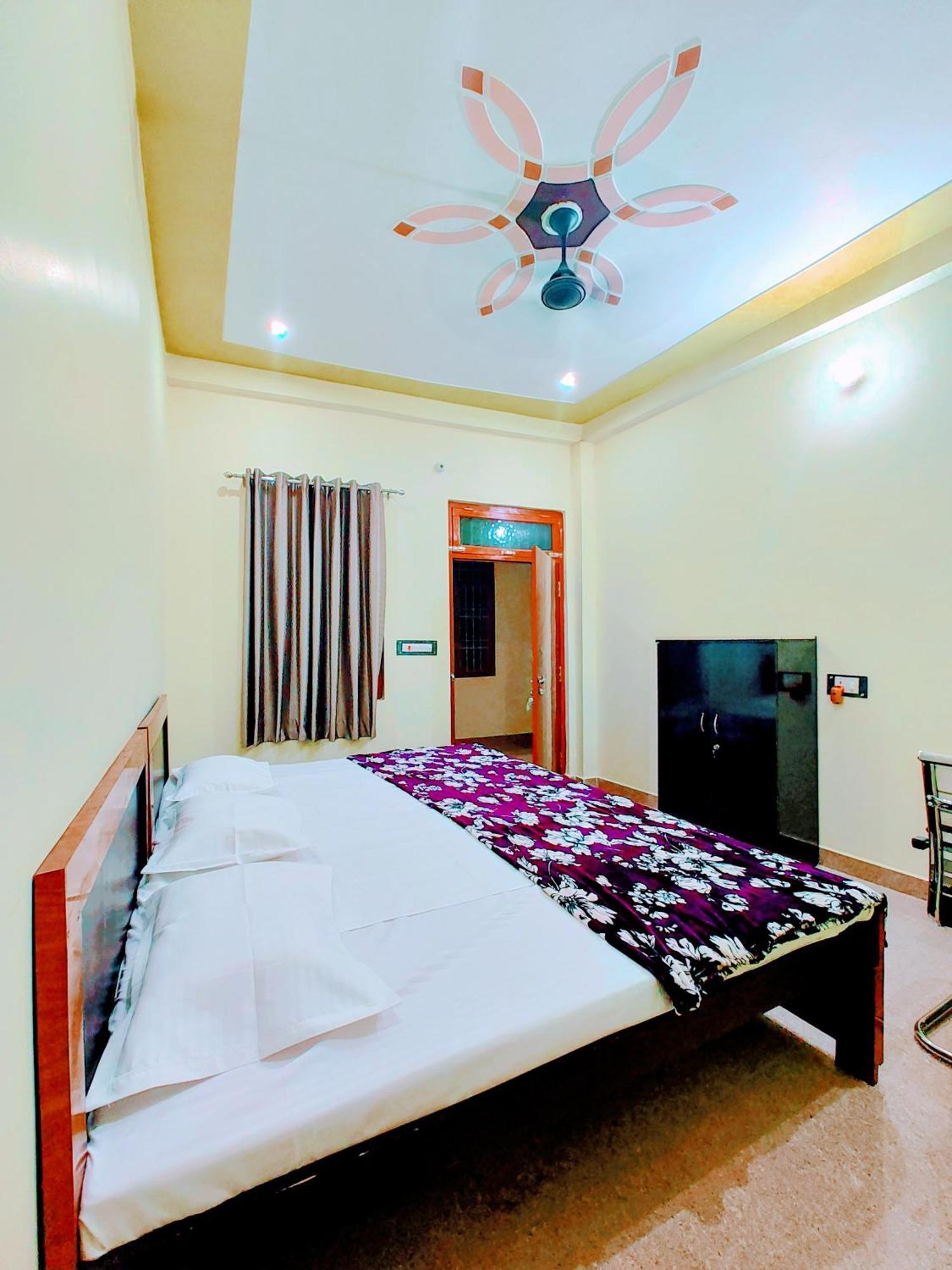 Hotel Raghukul Ayodhya Εξωτερικό φωτογραφία