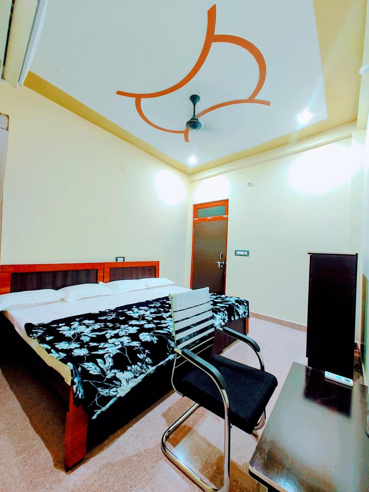 Hotel Raghukul Ayodhya Εξωτερικό φωτογραφία