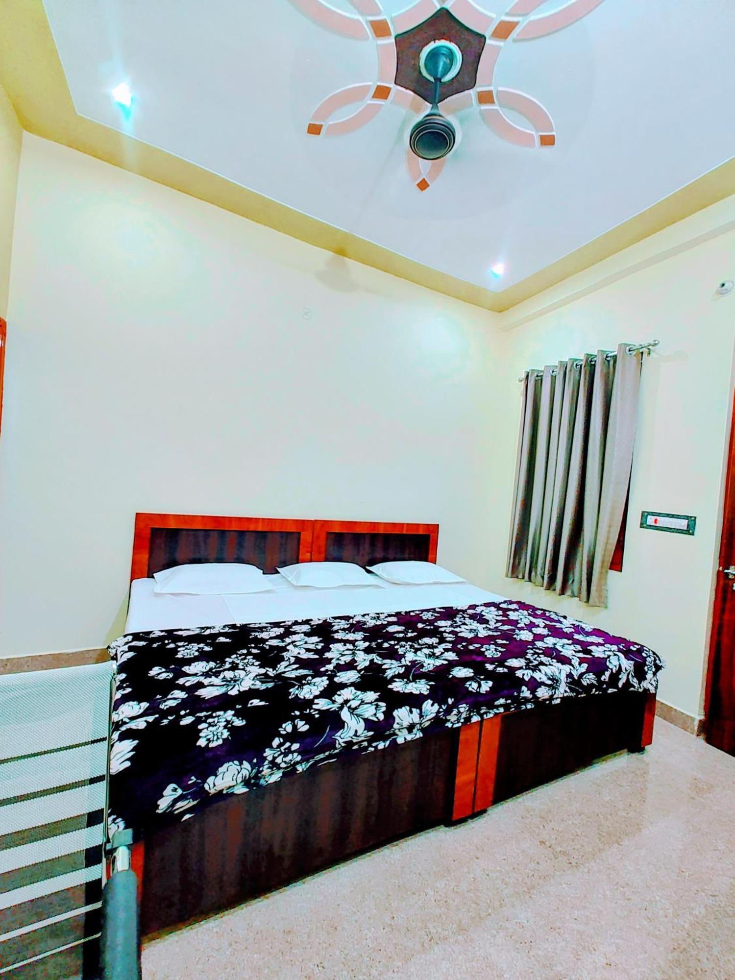 Hotel Raghukul Ayodhya Εξωτερικό φωτογραφία